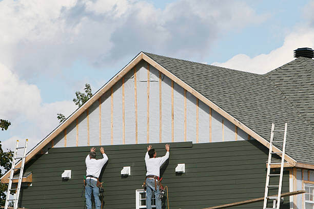 Professional Siding Contractor technician working in Hubbard, TX